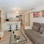 1 Bedroom Awesome In