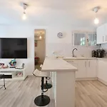 1 Bedroom Awesome In Apartamento Lunel (Herault)