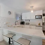 1 Bedroom Awesome In Apartamento