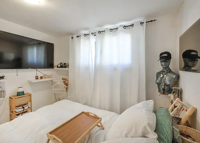 1 Bedroom Amazing In リュネル