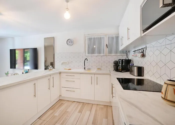 1 Bedroom Amazing In アパート リュネル